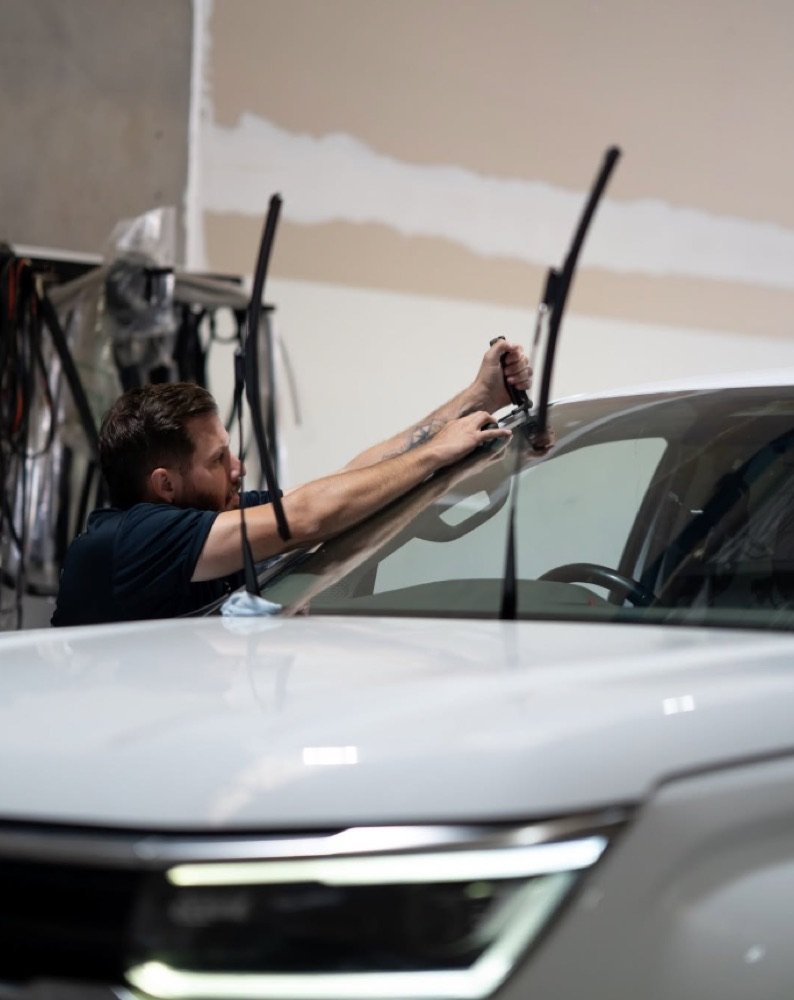 Jordan removing a windscreen
